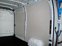 Opel Movano avec revêtements Syncro aménagé à Genève